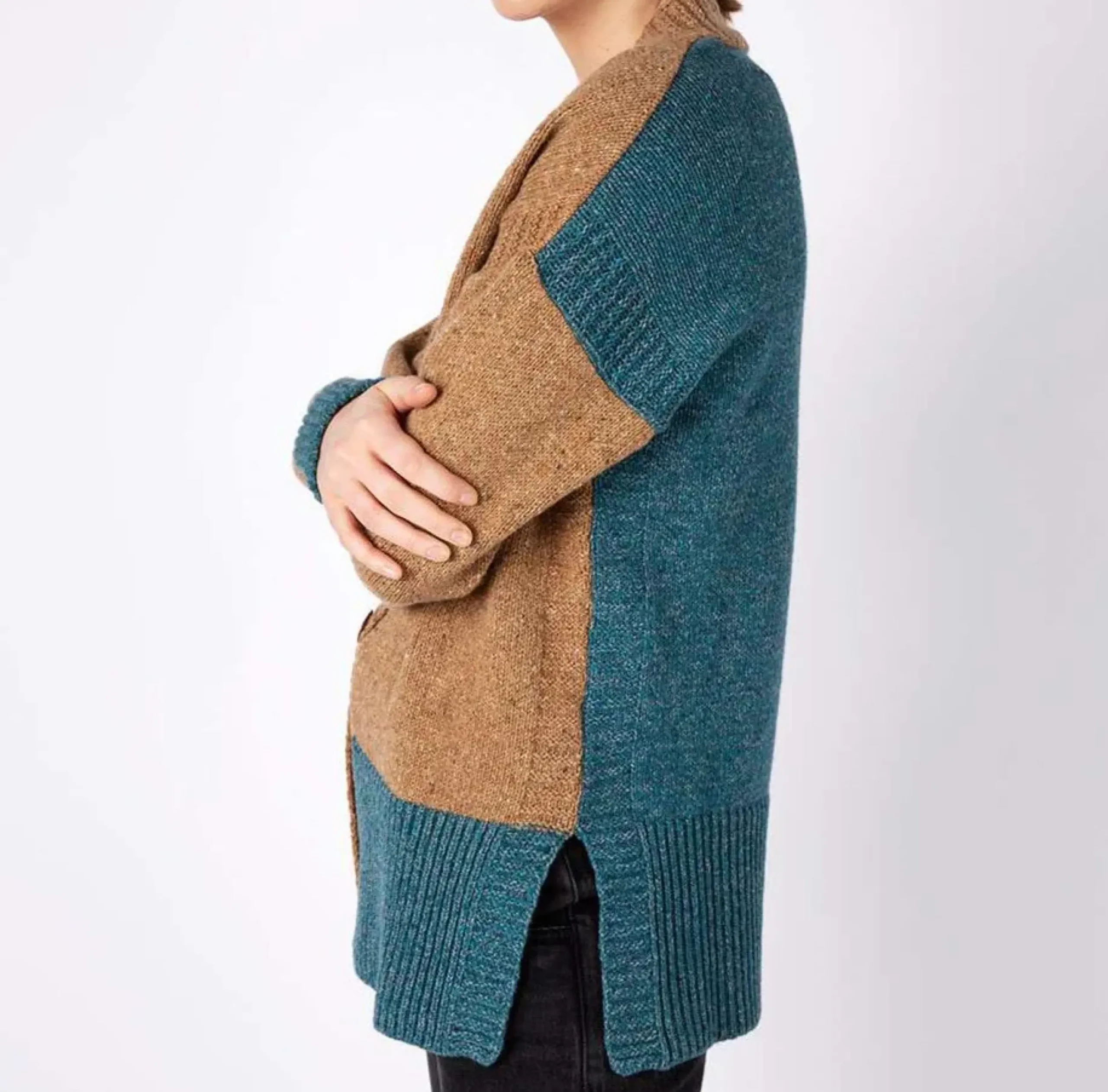 irelandseye-hawthorne-contrast-EBzRIWPr-3.webp New J. W. Hulme Co Irelandseye Hawthorne Contrast Cardigan