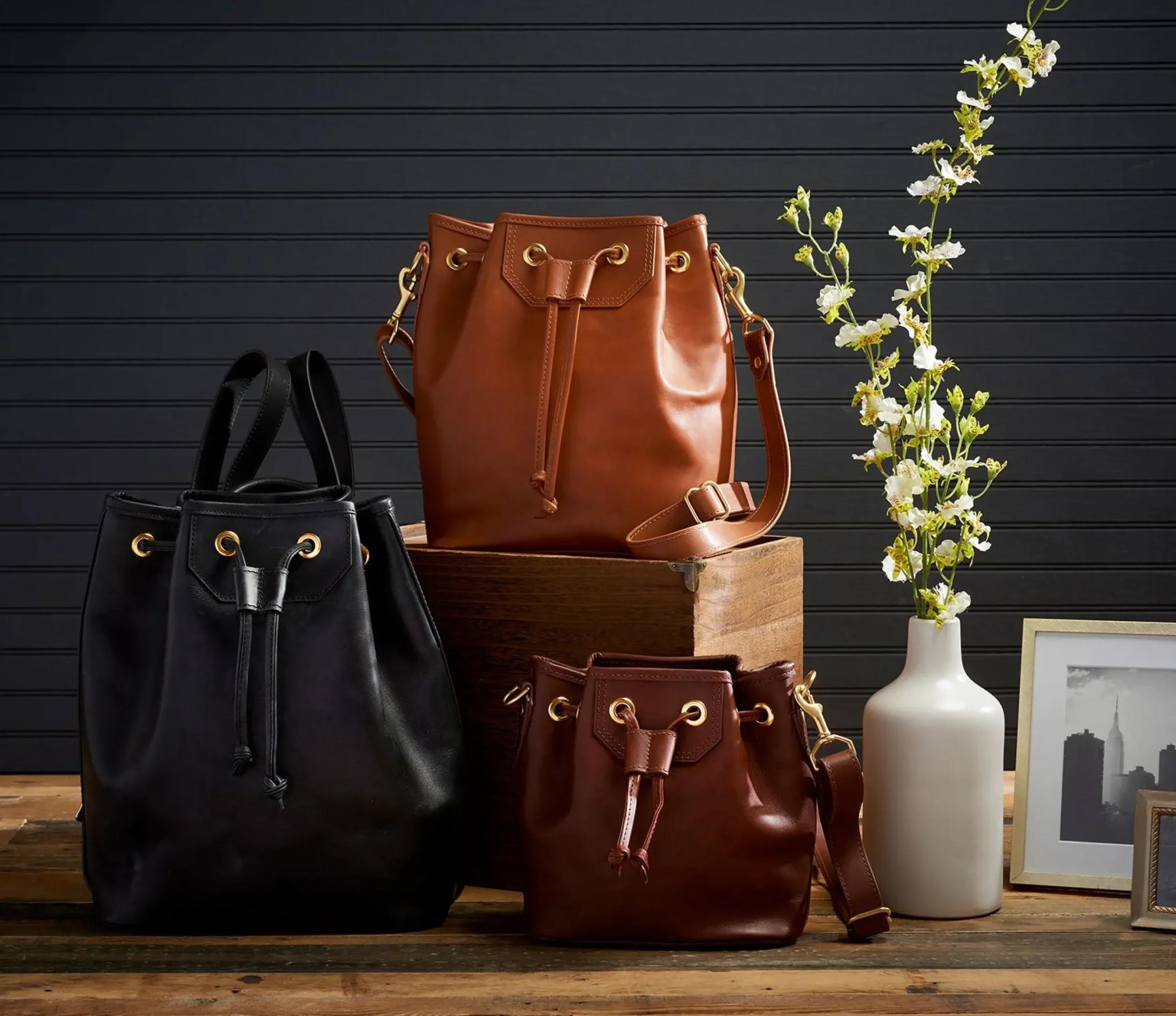 lyndale-avenue-bucket-bag-regu-cFtBLonS-1.webp Hot J. W. Hulme Co Lyndale Avenue Bucket Bag-Regular Natural Vachetta Heritage